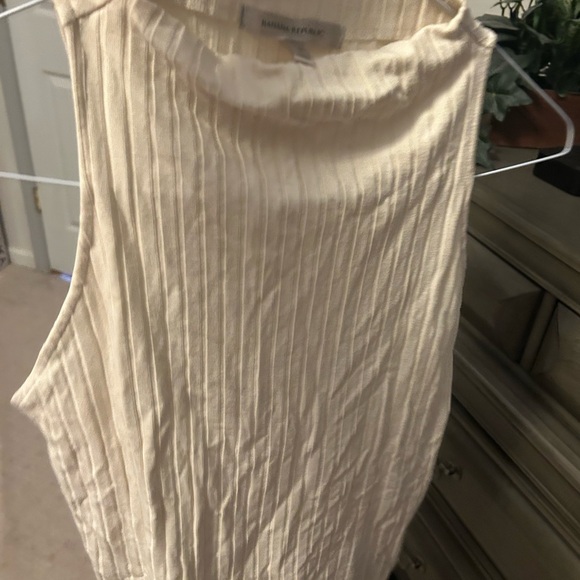 BANANA REPUBLIC sleeveless top. - Picture 1 of 6